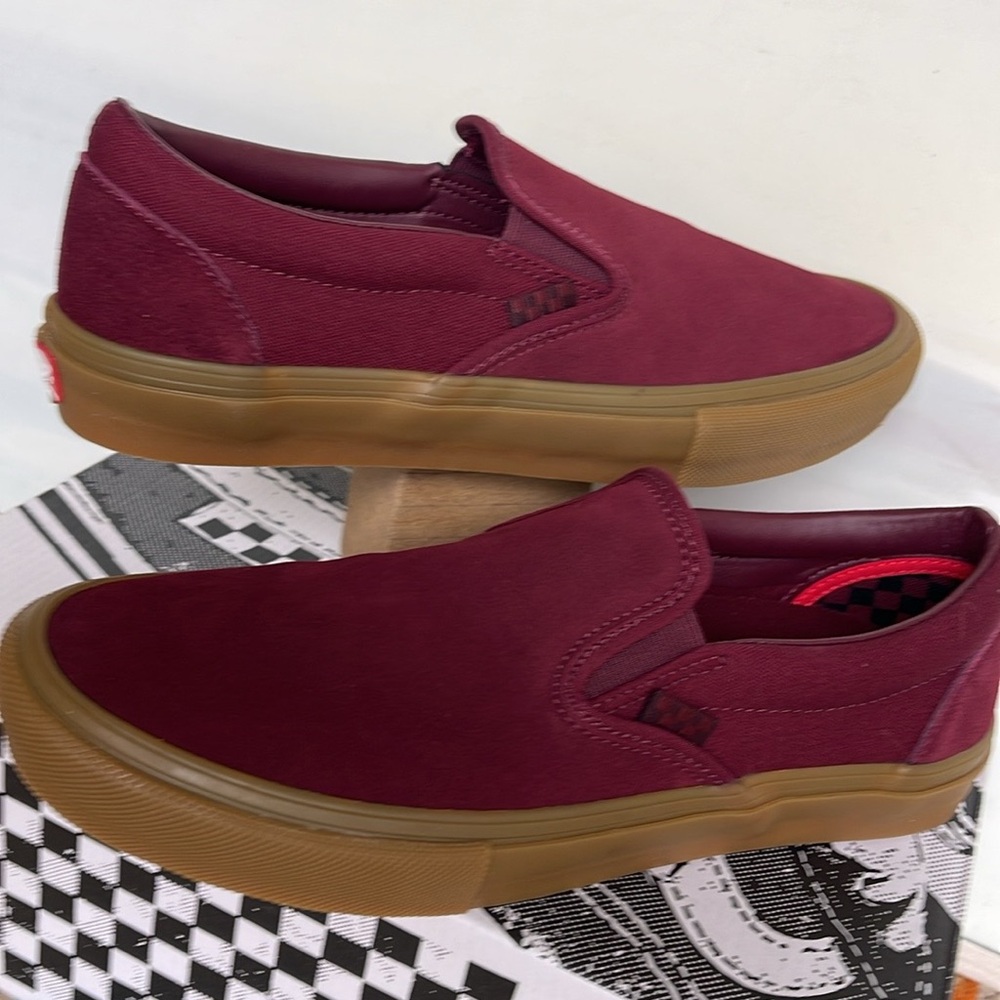 Vans WMNS Skate Slip-On Port/Gum
VN0A5FCAK10
Sneakers - Picture 7 of 16